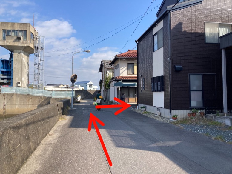 カーブミラーノところを右折